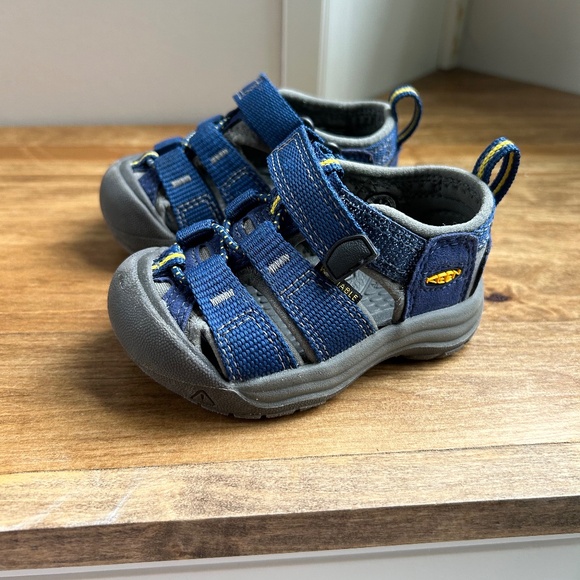 Keen sandals little kids size 4 - Picture 1 of 5